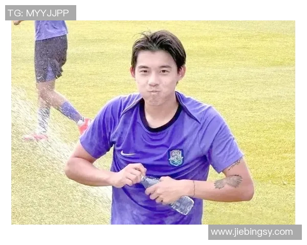 李嗣F对足球明星的热爱与追随背后的故事与启示